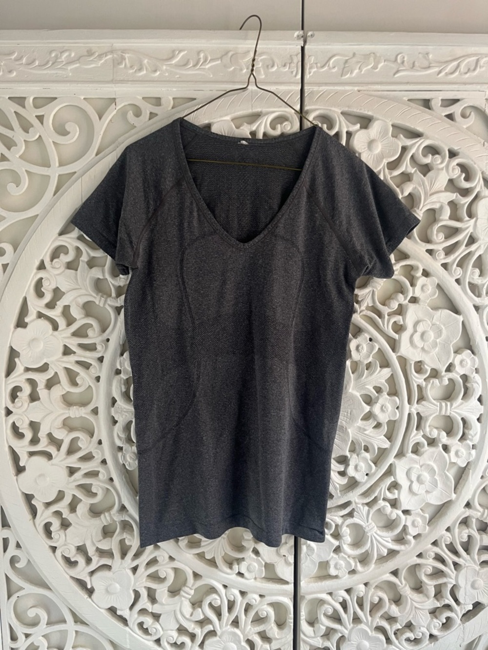 Lululemon Grey Seamless Short Sleeve Athletic Top Breathable Running Gym Tee